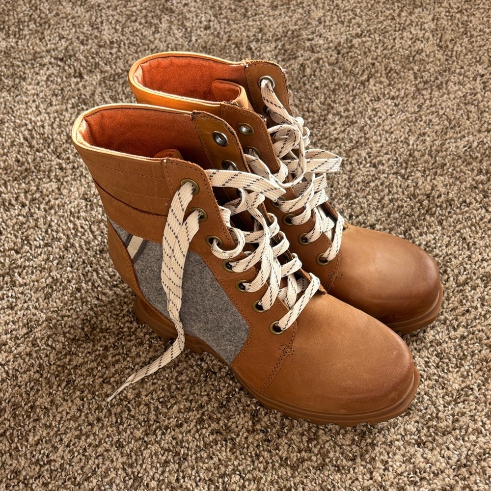 Sorel Tan and Gray Wedge Winter Boots